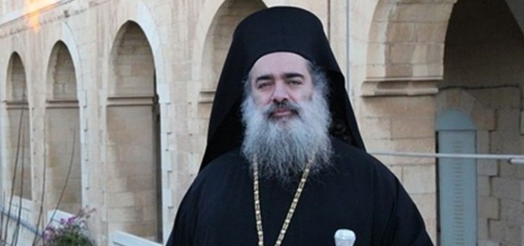 المطران عطا الله حنا: مسيحيو القدس مستهدفون من يهود متطرفين
