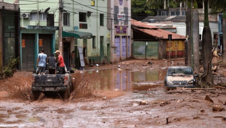 مصرع 18 شخصا جراء أمطار غزيرة في البرازيل