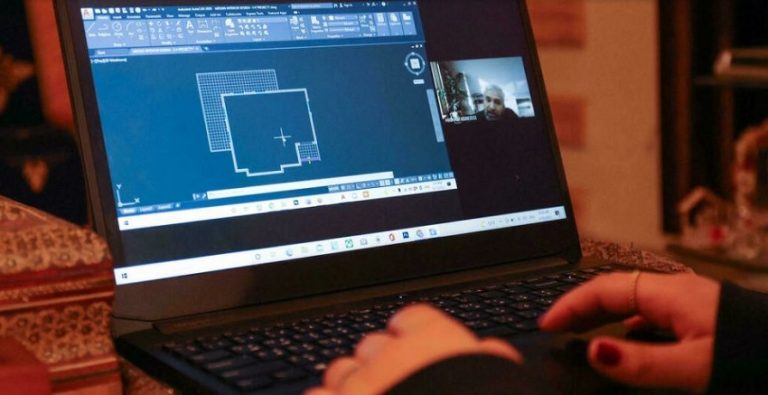 طلاب لبنان يخوضون مهمّة شاقّة لمتابعة دروسهم الجامعية!