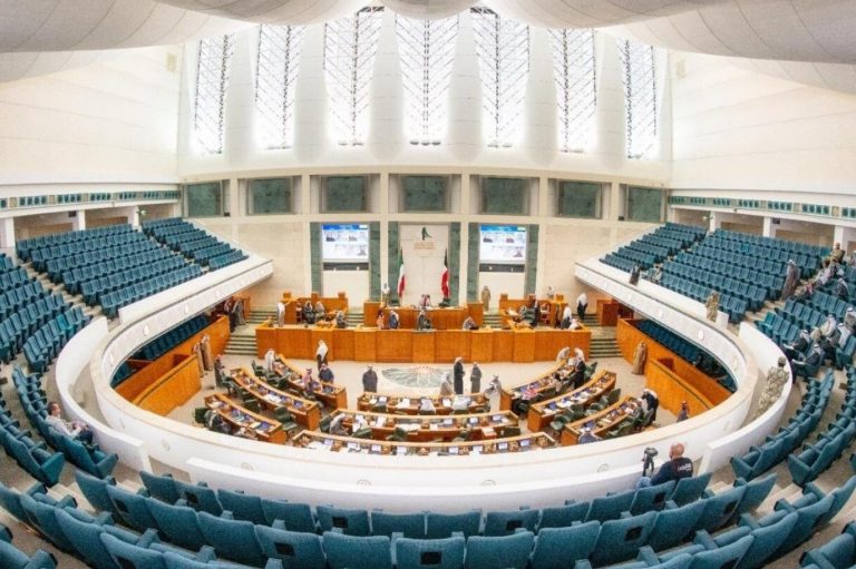 مجلس الأمة الكويتي يرفع جلسته إثر إغماء الأمين العام