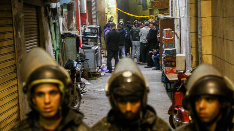 طبيب يقتل ابنه ويطعن زوجته في مصر