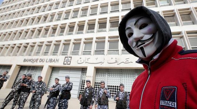 هذه قصة الانهيار المالي في لبنان!