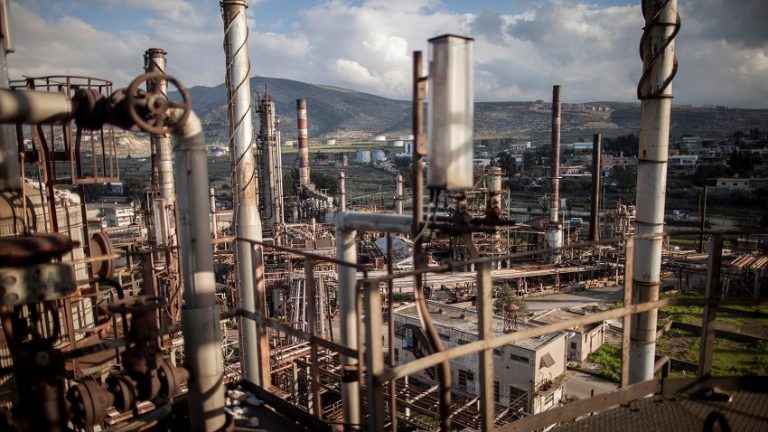 نقابتا ومستخدمو منشآت النفط في طرابلس أعلنوا الإضراب