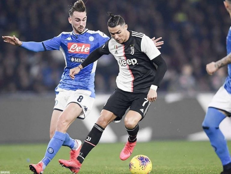 نابولي يكتفي بالتعادل الايجابي امام مضيفه يوفنتوس