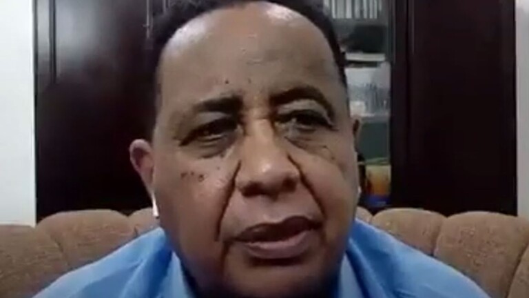 وزير خارجية سوداني سابق يبدأ إضرابا عن الطعام