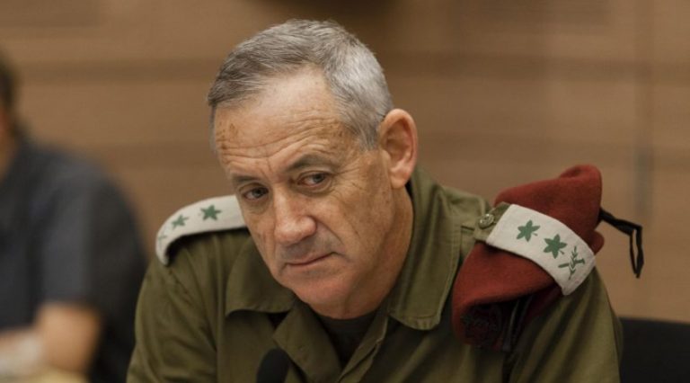 غانتس وقّع على أمر توقيف لثلاث شركات لبنانية