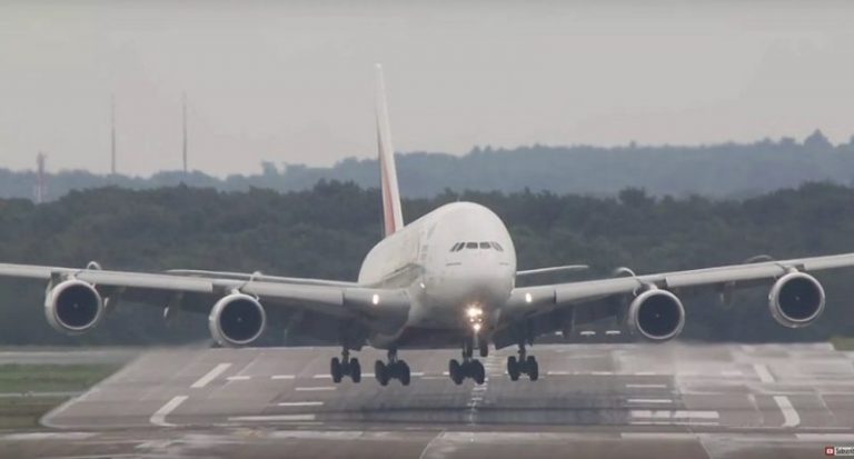 إلغاء وتأجيل الرحلات الجوية من وإلى الكيان