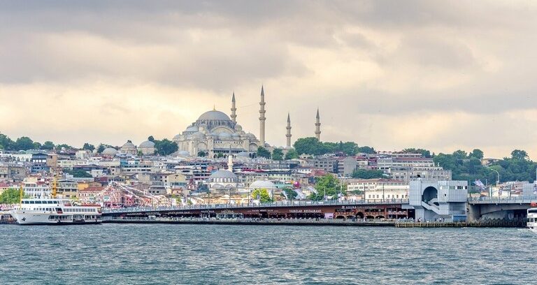 اجتماع وزاري في اسطنبول لبحث خطة السلام في غزة