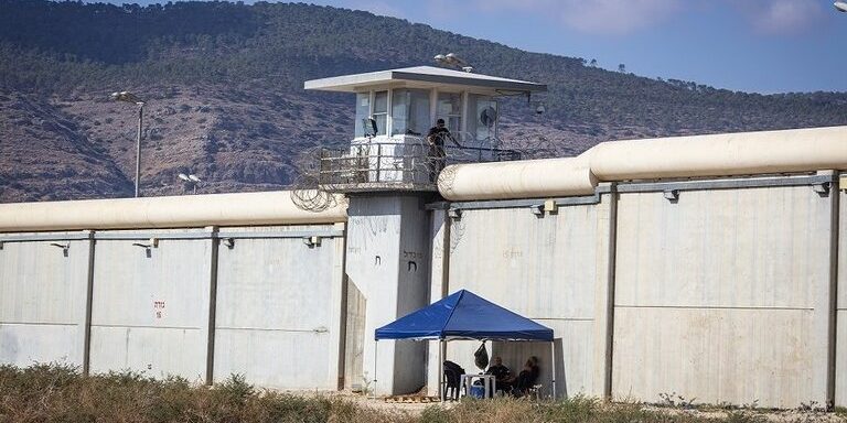 محكومون بالمؤبد ضمن صفقة تبادل الأسرى؟