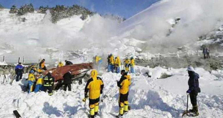 إنهيار جليدي في جبال الألب يحصد 4 أرواح!