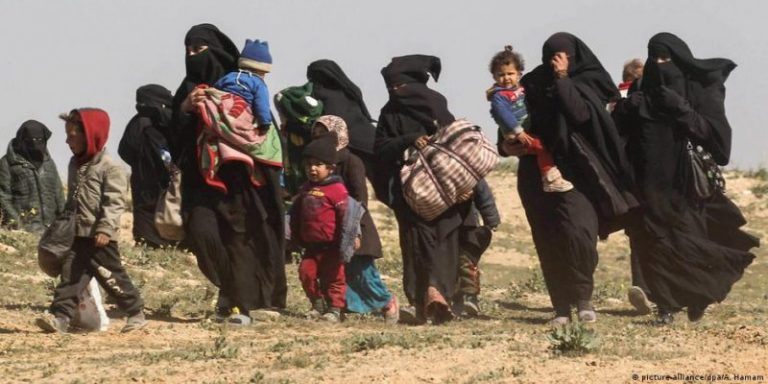 هل سهّلت بريطانيا “الاتجار” بنساء “داعش” البريطانيات؟