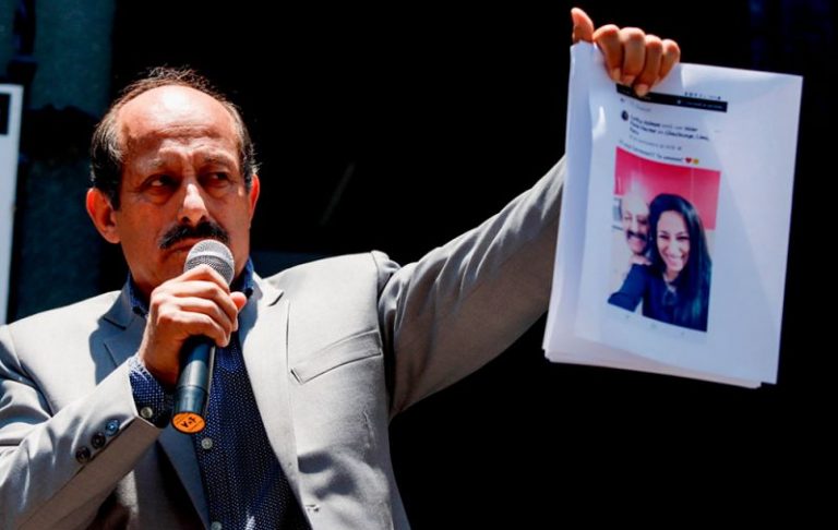 رئيس حكومة صفع زوجته وشدّ شعر ابنته!