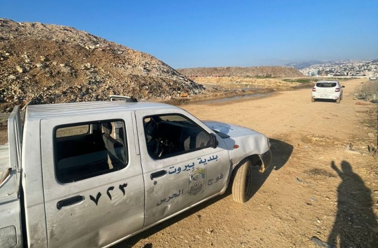 بالصور: حرس بيروت يطرد نبّاشي النفايات من مطمر الجديدة