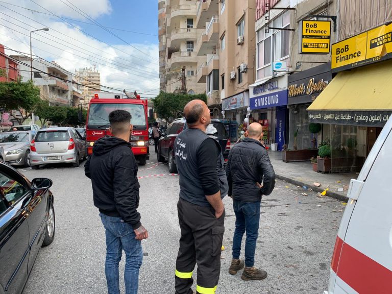 إصابة مواطنة إثر انهيار شرفة في صور