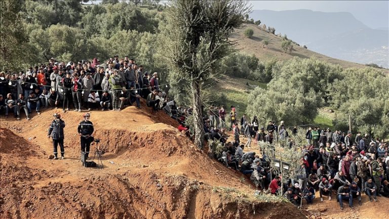 بدء تشييع جثمان الطفل ريان وسط حشد كبير (فيديو)