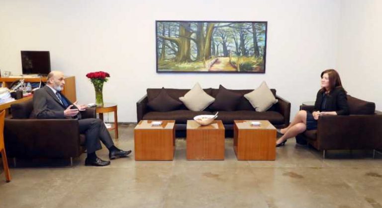 إطاحة الانتخابات في لقاء جعجع والسفيرة الأميركية!