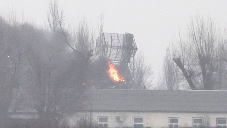 بالفيديو: تصاعد الدخان من مقر الاستخبارات الأوكرانية في كييف