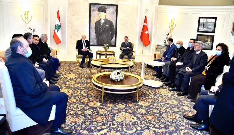 وصول ميقاتي إلى تركيا