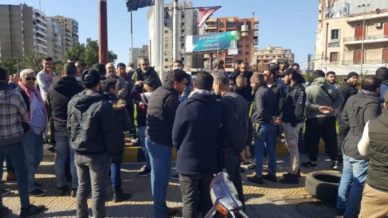 وقفة تضامنية لأهالي الموقوفين بسجن روميه