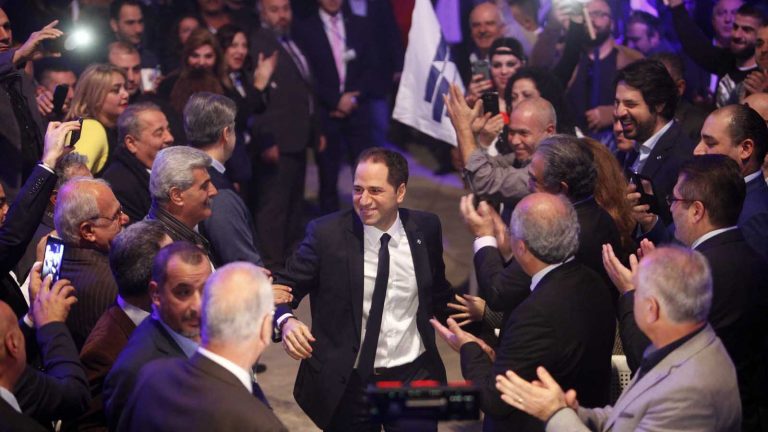 “الكتائب”.. من “حزب العائلة” إلى “ثورة سامي غيفارا”!