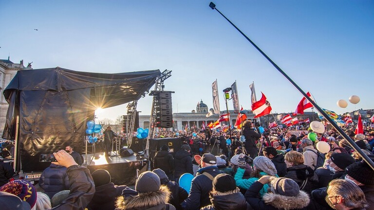 احتجاجات على التطعيم الإجباري ضد كورونا في النمسا