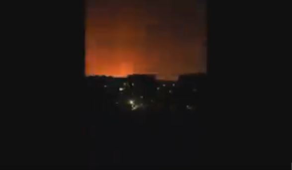 بالفيديو: انفجارات في ماريبول الأوكرانية وإطلاق مضادات جوية في كييف