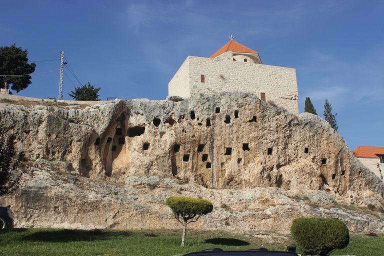 توقيف عمّال أجانب في أميون… والبلدية تحذّر!