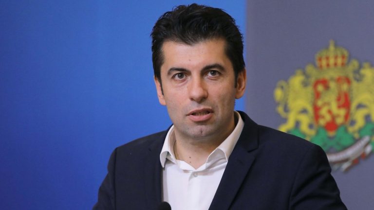 رئيس وزراء بلغاريا يطالب باستقالة وزير الدفاع!