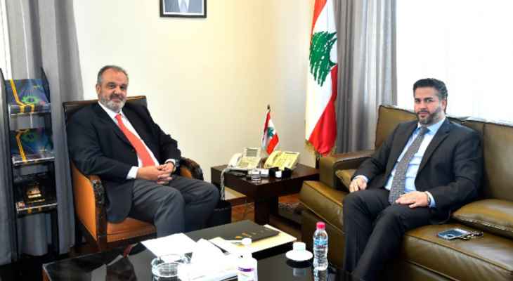 وزيرا الصناعة والاقتصاد: لرفض اي بضائع غير مرخصة