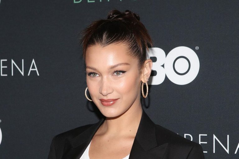 بيلا حديد دفاعاً عن المحجبات: لباس المرأة ليس من شأنكم