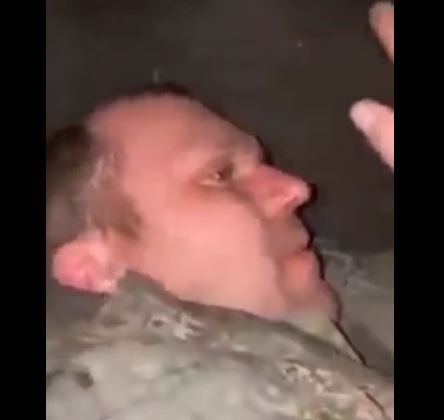 بالفيديو: جندي روسي بقبضة القوات الأوكرانية