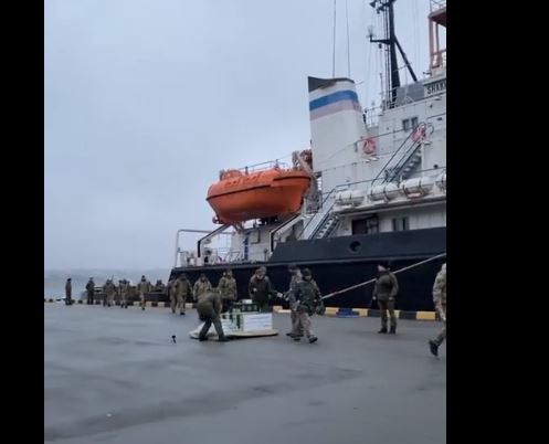 بالفيديو: استسلام عشرات الجنود الأوكرانيين