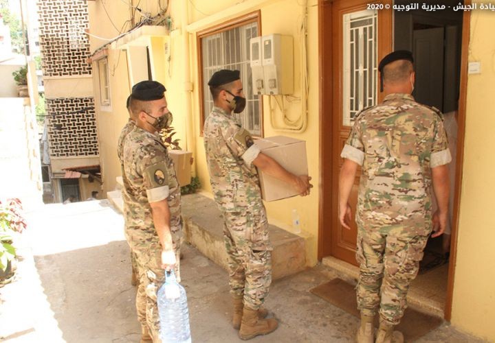 الجيش يواصل توزيع التعويضات على متضرري انفجار المرفأ