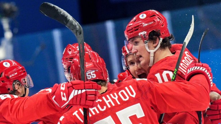 منتخب روسيا إلى نصف نهائي الهوكي على الجليد