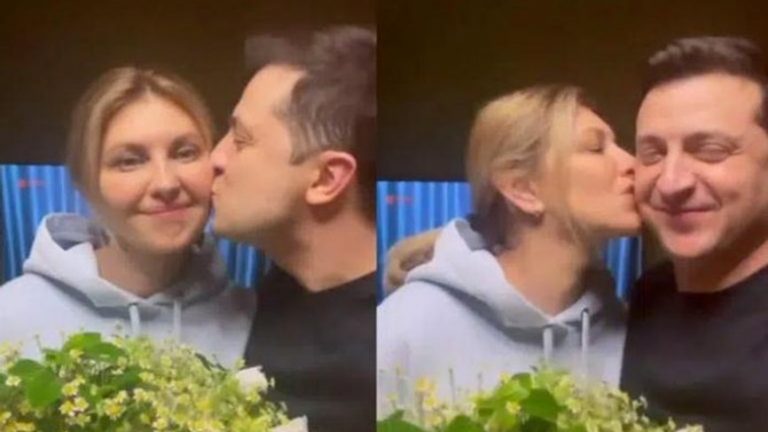 بالفيديو – رئيس أوكرانيا يواجه روسيا بتقبيل زوجته