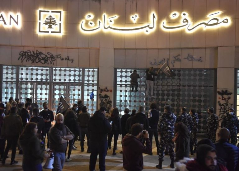 هل إستخدم “المركزي” أموال المودعين في التعميم 161؟