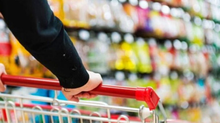 ارتفاع في أسعار المواد الغذائية.. واللبناني تحت سطوة العدو والتجار!