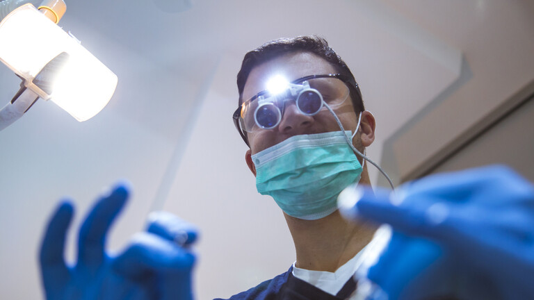 “سنّ” بطول 15 ملم داخل أنف رجل في نيويورك!