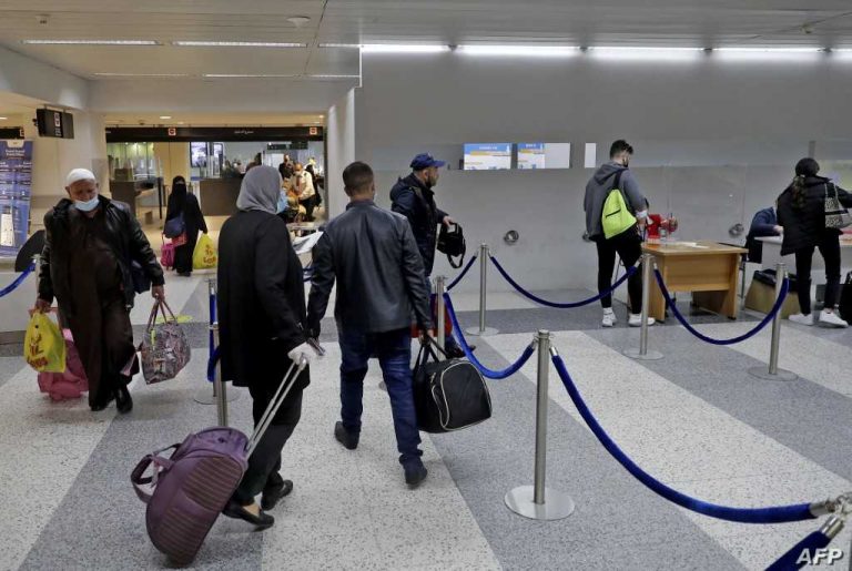 إعفاء الوافدين الملقَّحين من PCR في المطار