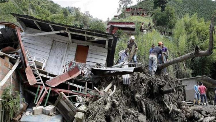 مقتل 14 شخصاً بإنهيار للتربة غرب كولومبيا