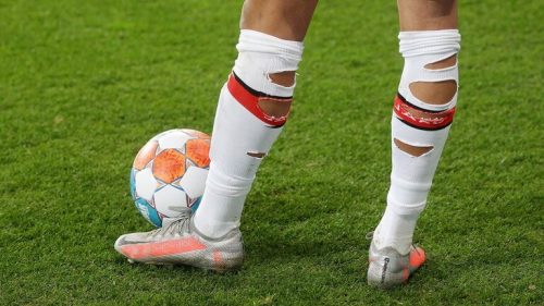 ما السرّ وراء ارتداء عمر مرموش جوارب مثقوبة؟