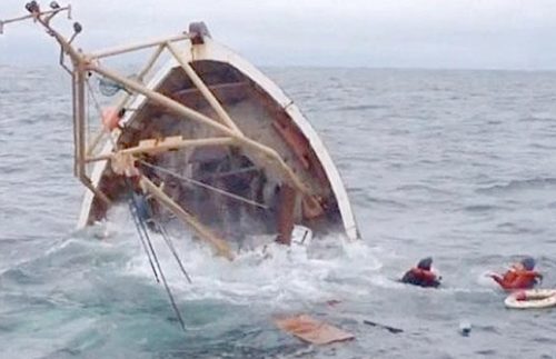 25 قتيل اثر غرق سفينة مهاجرين قبالة تونس