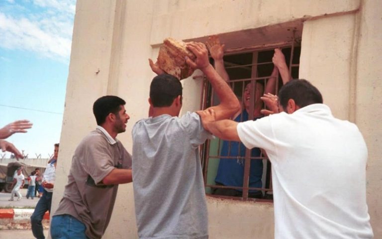 وثائق لـ “الشاباك” تعترف بتعذيب المعتقلين وتجويعهم في معتقل الخيام!