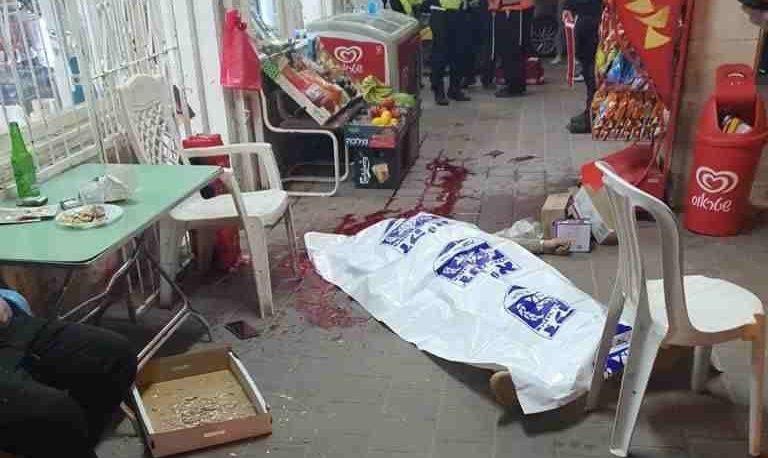 بالفيديو: : عملية قرب “تل أبيب” وسقوط قتلى وإصابات