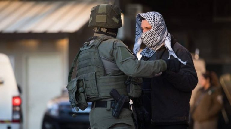 بالأسماء والصور: “الشاباك” يعتقل فلسطينيين لتهريب أسلحة من “حزب الله”!