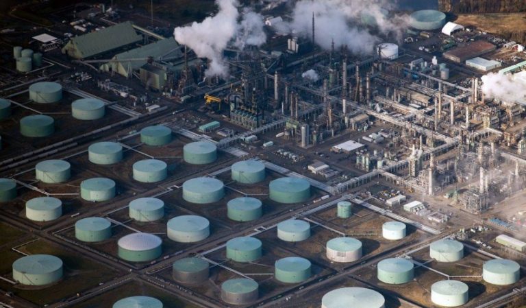 “بصورة طارئة”.. بايدن يأمر بطرح 30 مليون برميل من احتياطي النفط في الأسواق