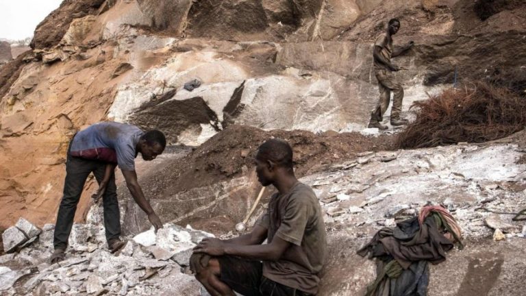 مقتل 10 مدنيين على الأقل بهجوم على منجم ذهب في بوركينا فاسو