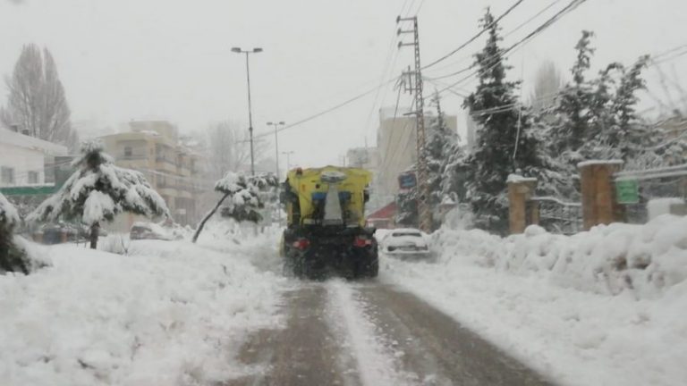 وزارة الأشغال: نعمل على فتح الطرق بشكل مستمر