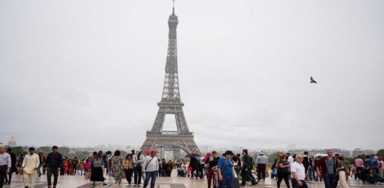 برج “إيفل” يزداد ارتفاعاً.. كيف؟