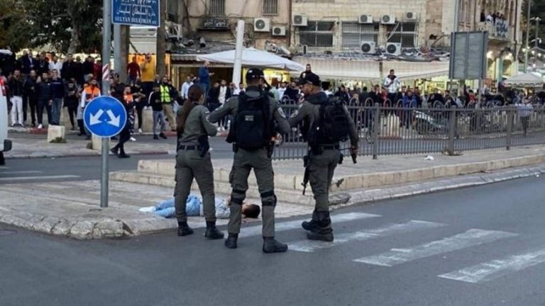 فلسطيني يطعن مستوطنًا في القدس المحتلة وحماس تؤكد تمسكها بالمقاومة